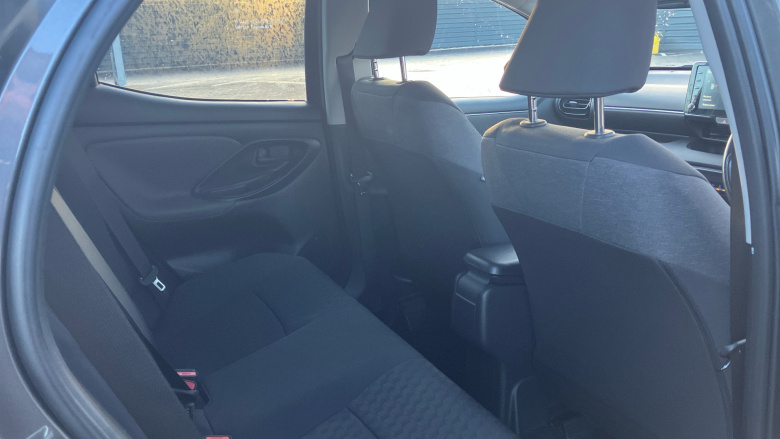 Toyota Yaris 1.5 Hybrid Design 5dr CVT Hybrid Hatchback